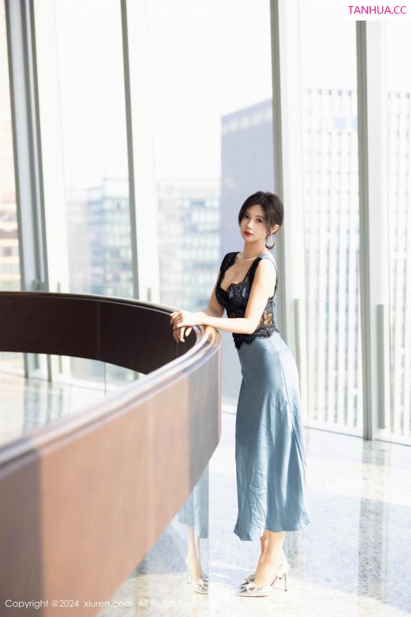 綺裡嘉 绮里嘉 [XiuRen]高清写真图 2024.10.18 No.9310 绮里嘉ula 丝袜美腿第3张图片